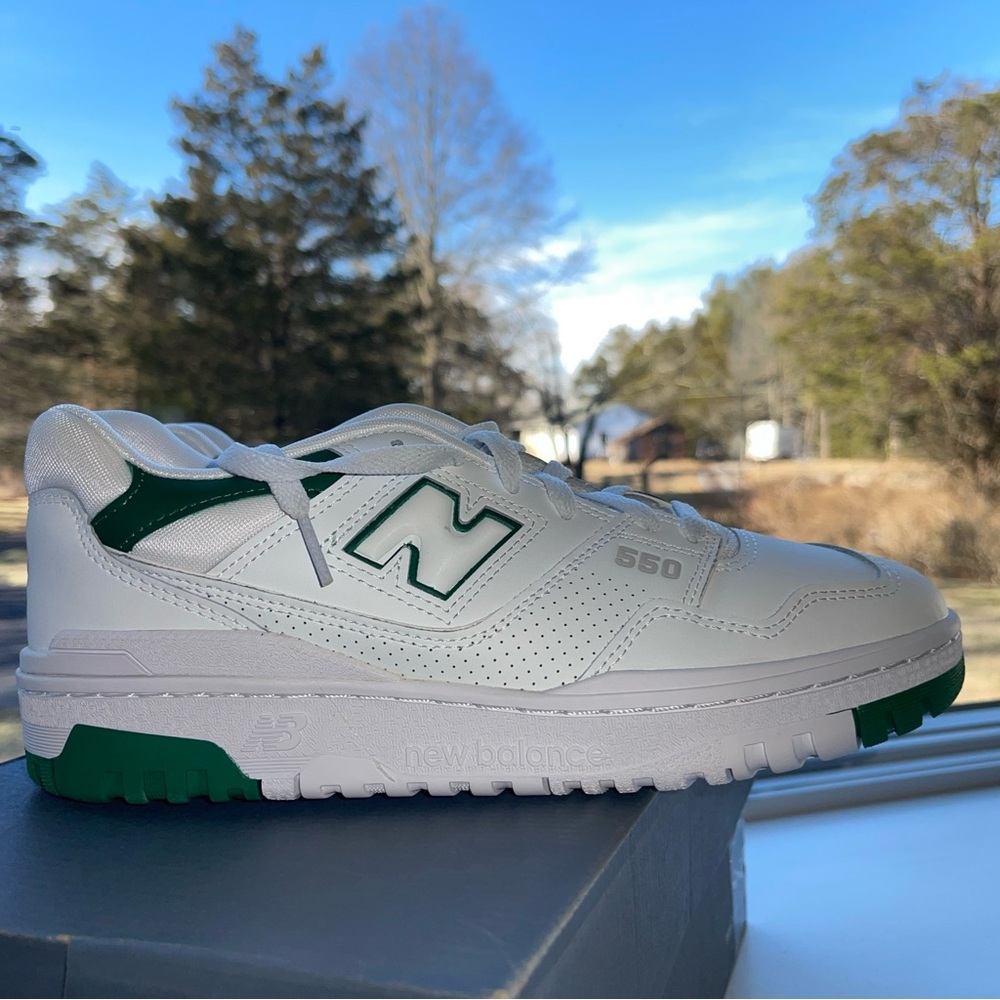 New Balance 550 Sneaker Men 8.5 Women 10 White Green Classic Pine BB550SWB NIB - Picture 3 of 8